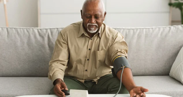 Home use medical device usability challenges for a lay user managing a monitoring device at home